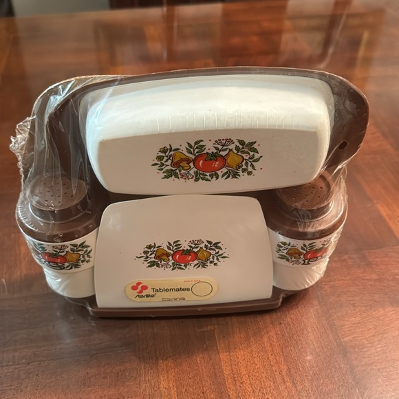 New Vintage Sterilite Tablemates Set Spice of Life Butter Salt Pepper Napkin - Picture 7 of 10